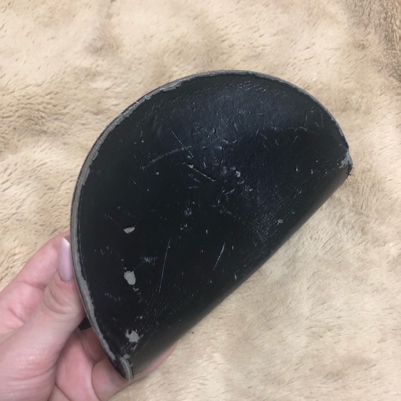 Gucci Sunglasses with Genuine Leather Case - Picture 4 of 7